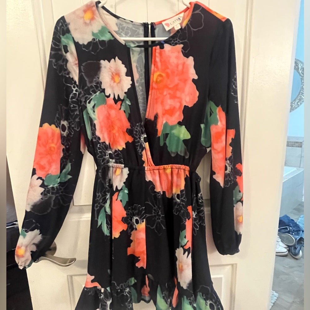 La Ateste cute Floral Romper, women’s size small